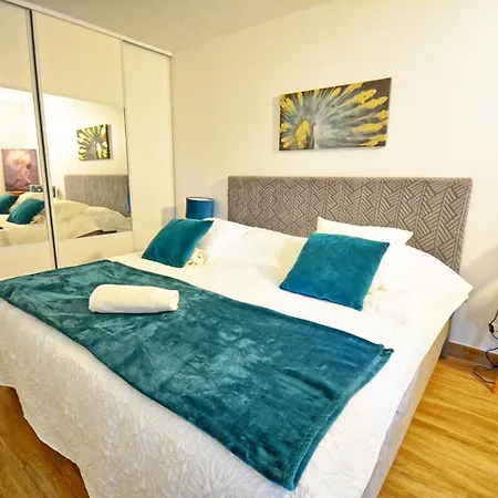 Climatise Avec Terrasse Et Parking - Proche Cannes * Le Cannet
